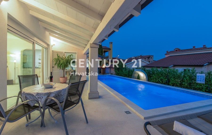 Poreč, prodaja pritlične hiše s bazenom