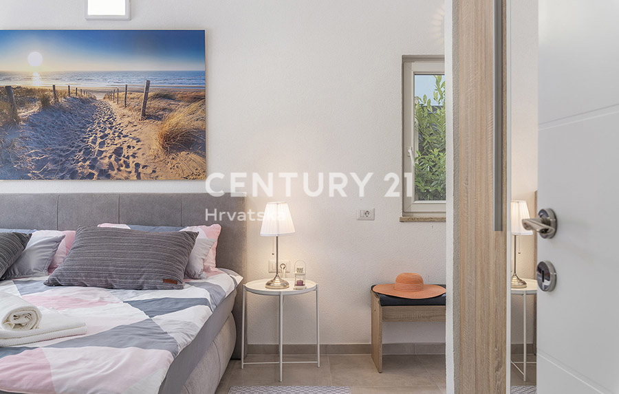 Poreč, prodaja pritlične hiše s bazenom