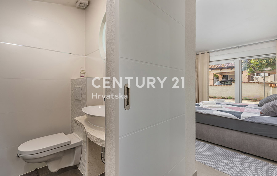 Poreč, prodaja pritlične hiše s bazenom