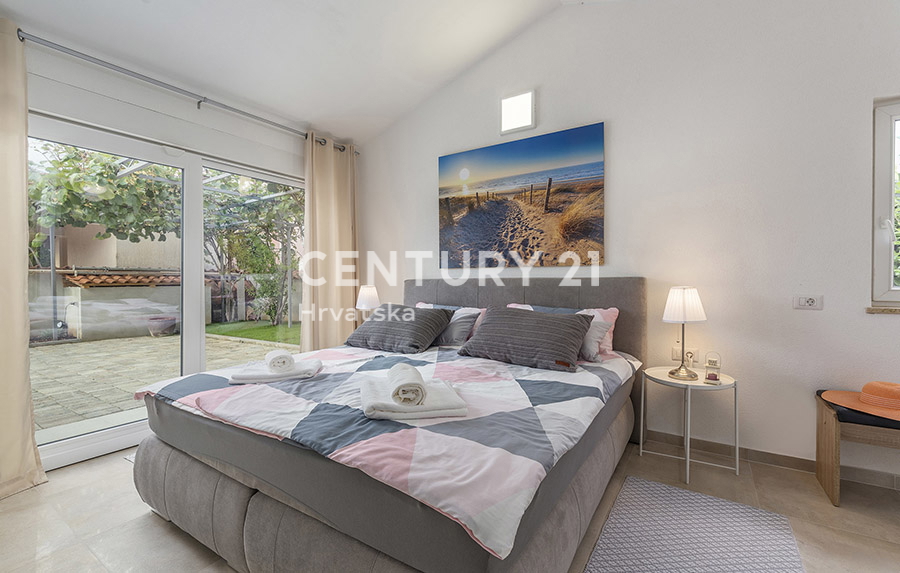 Poreč, prodaja pritlične hiše s bazenom