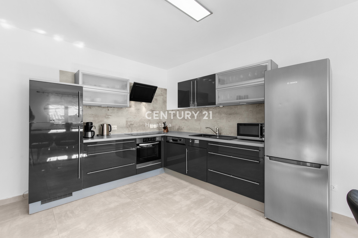 Poreč, prodaja pritlične hiše s bazenom