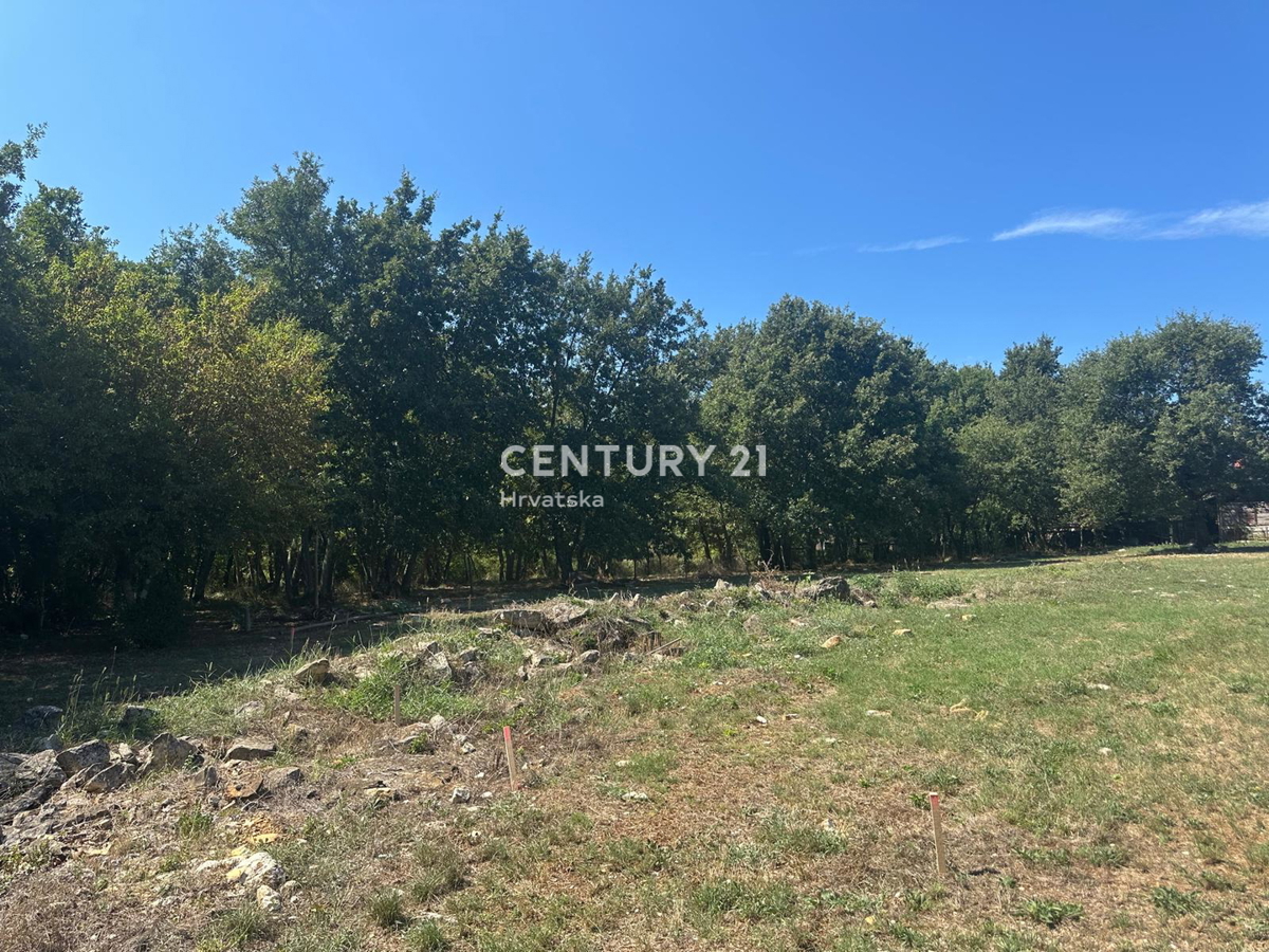 POREČ, LEPO GRADBENIŠKO ZEMLJIŠČE NA ZADNJI POLOŽAJ V GRADBENI ZONI