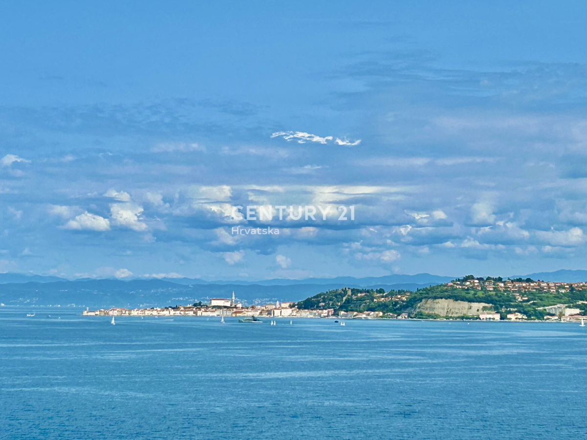 UMAG, CRVENI VRH, FANTASTIČNO STANOVANJE Z ODPRTIM IN PANORAMSKIM POGLEDOM NA MORJE