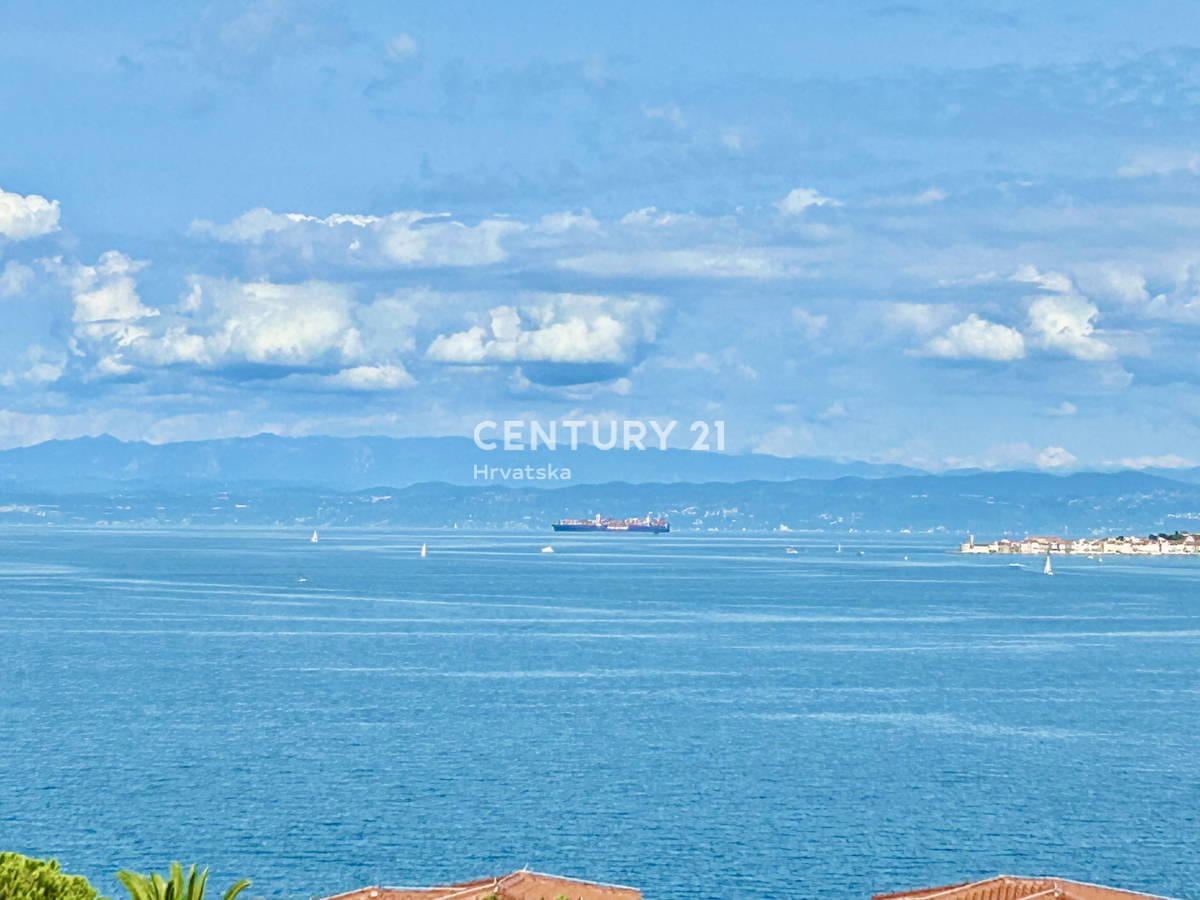 UMAG, CRVENI VRH, FANTASTIČNO STANOVANJE Z ODPRTIM IN PANORAMSKIM POGLEDOM NA MORJE