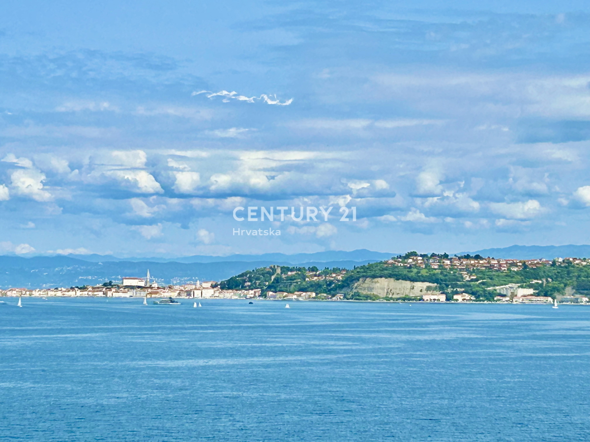 UMAG, CRVENI VRH, FANTASTIČNO STANOVANJE Z ODPRTIM IN PANORAMSKIM POGLEDOM NA MORJE