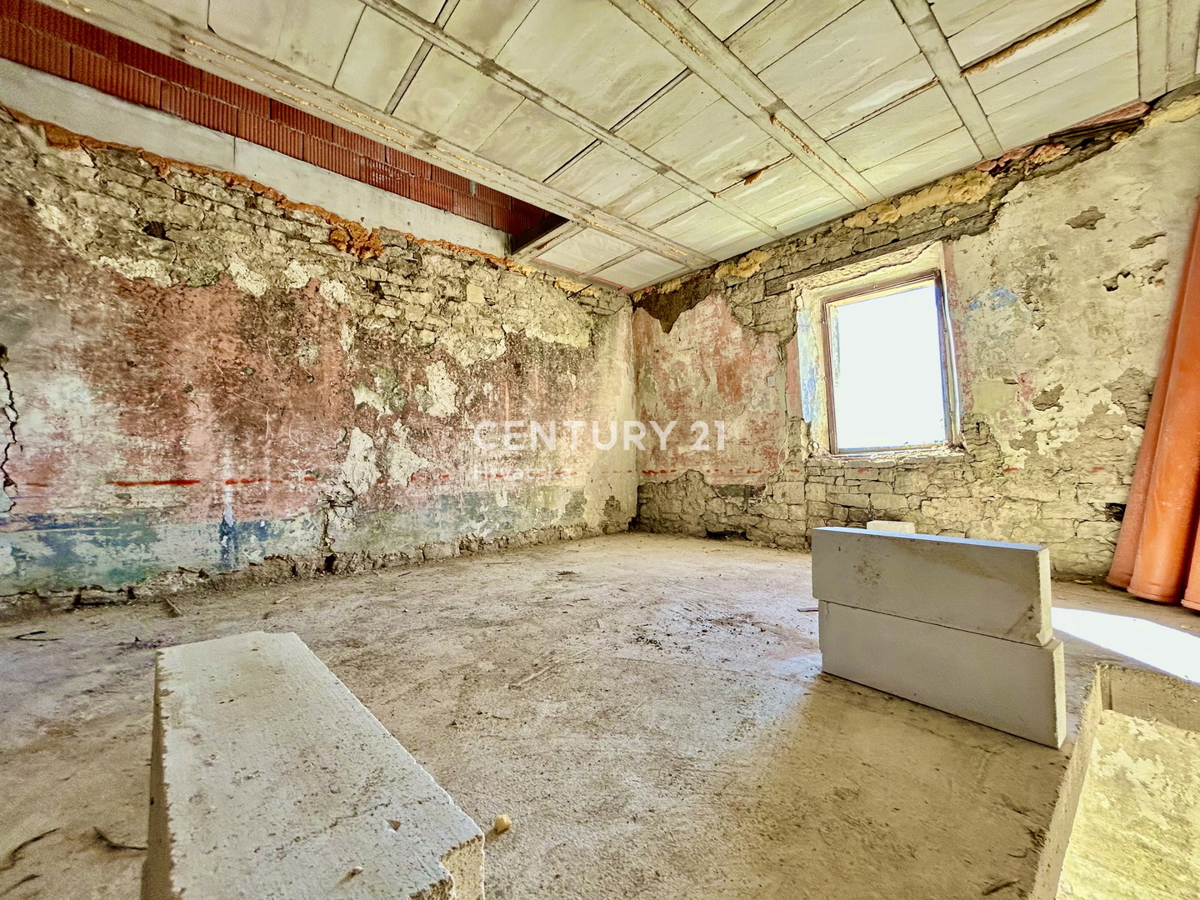 GROŽNJAN, OKOLICA, KAMNITA HIŠA S PANORAMSKIM RAZGLEDOM