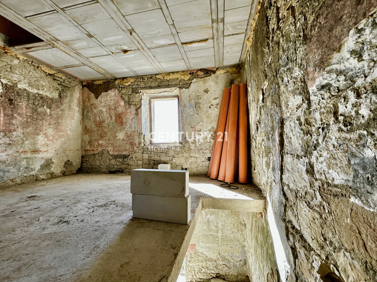 GROŽNJAN, OKOLICA, KAMNITA HIŠA S PANORAMSKIM RAZGLEDOM