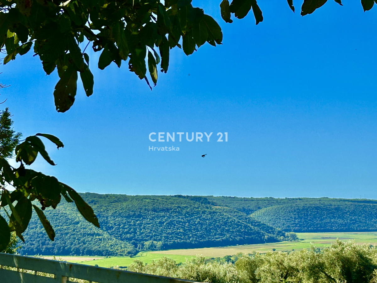 GROŽNJAN, OKOLICA, KAMNITA HIŠA S PANORAMSKIM RAZGLEDOM