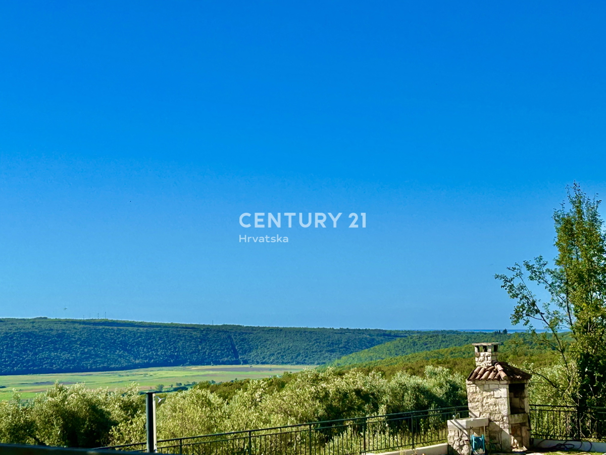 GROŽNJAN, OKOLICA, KAMNITA HIŠA S PANORAMSKIM RAZGLEDOM