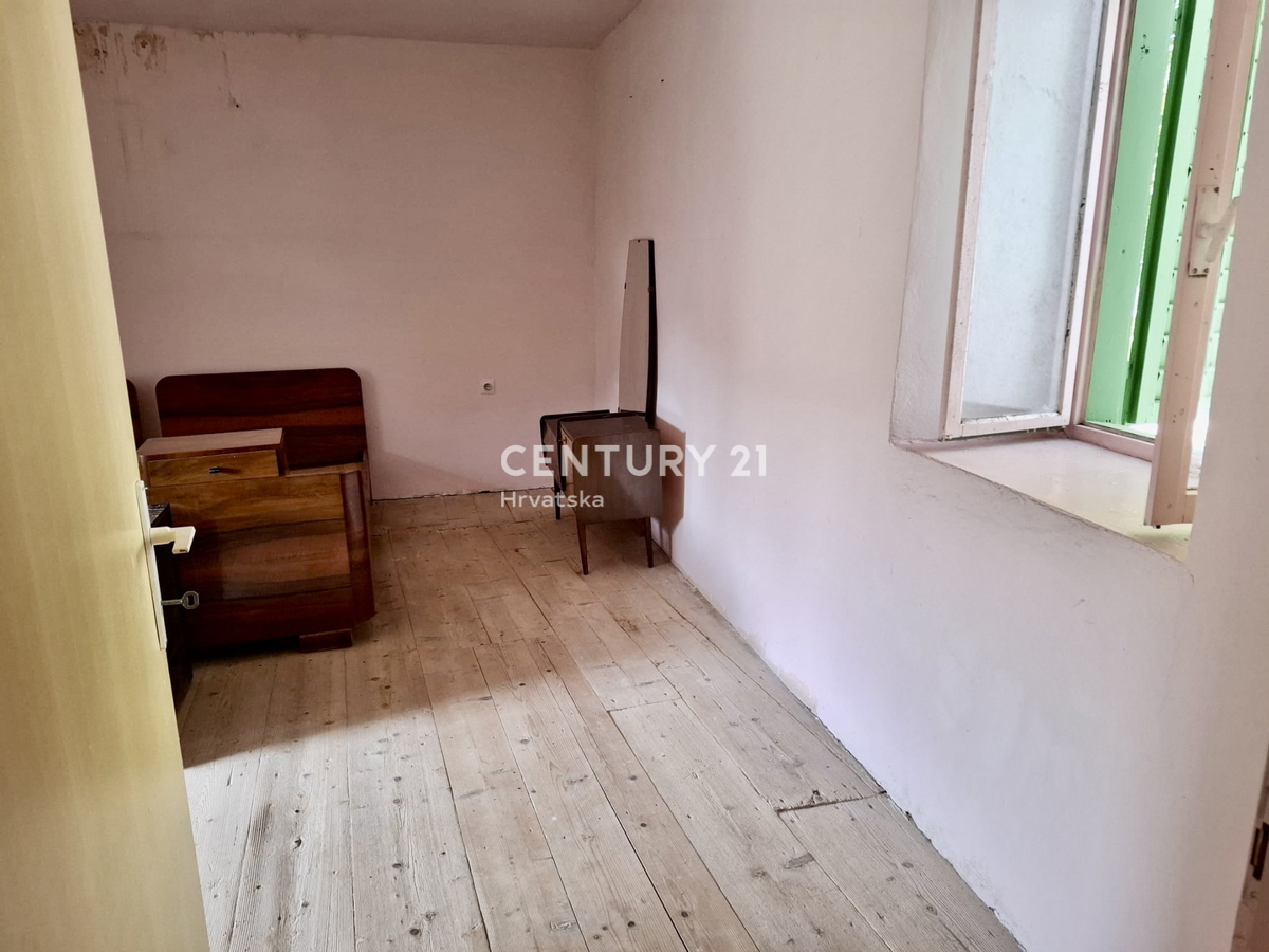 ĆIĆARIJA, BREST, ZANESLJIVA KAMNITA HIŠA OBKROŽENA Z NEDOTAKNJENO PRIRODO