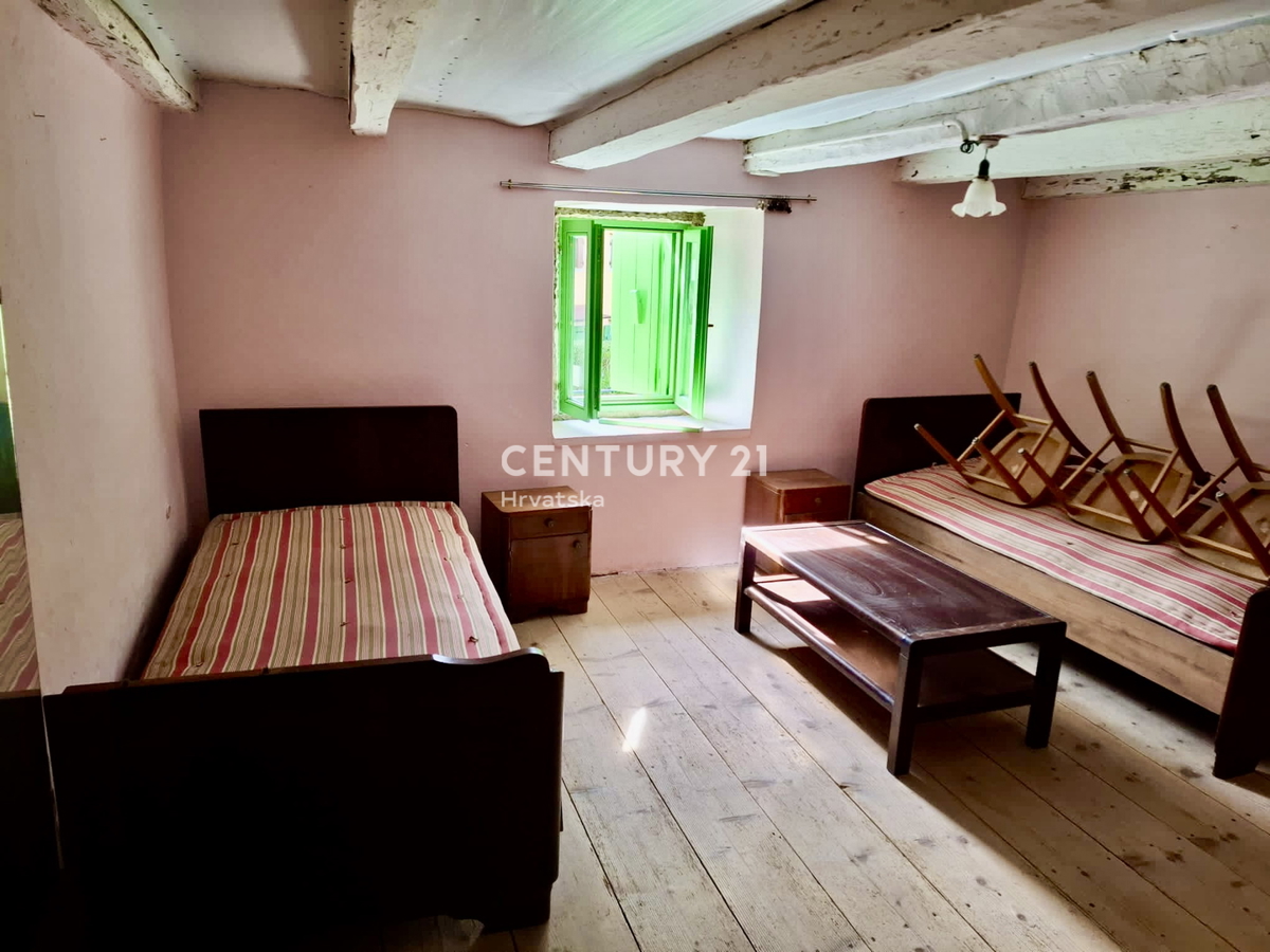 ĆIĆARIJA, BREST, ZANESLJIVA KAMNITA HIŠA OBKROŽENA Z NEDOTAKNJENO PRIRODO