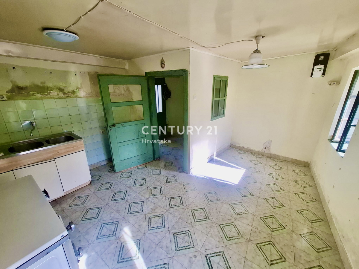 ĆIĆARIJA, BREST, ZANESLJIVA KAMNITA HIŠA OBKROŽENA Z NEDOTAKNJENO PRIRODO