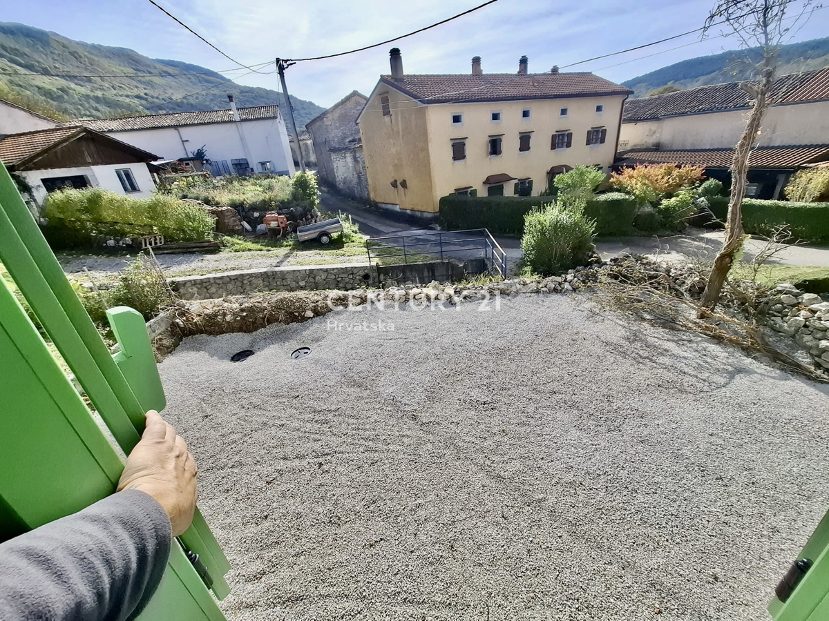 ĆIĆARIJA, BREST, ZANESLJIVA KAMNITA HIŠA OBKROŽENA Z NEDOTAKNJENO PRIRODO