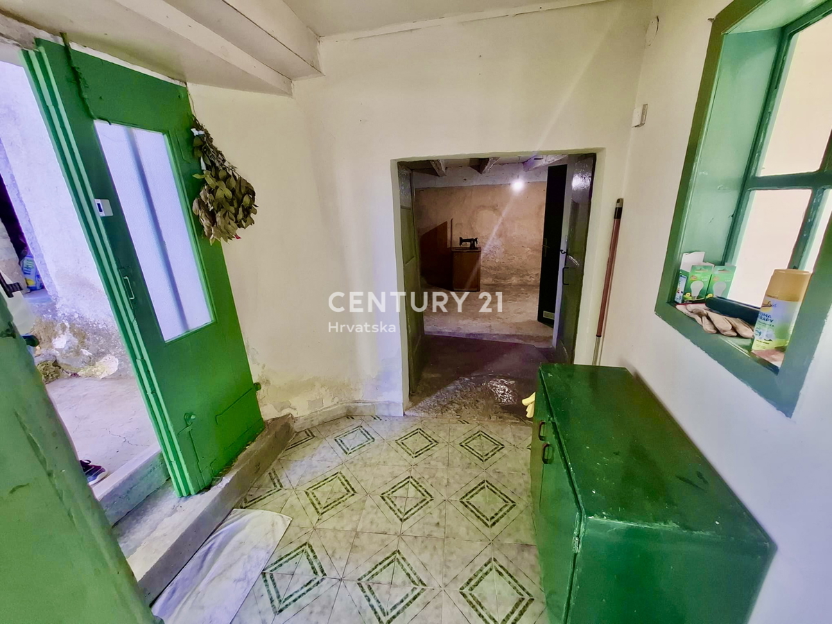 ĆIĆARIJA, BREST, ZANESLJIVA KAMNITA HIŠA OBKROŽENA Z NEDOTAKNJENO PRIRODO