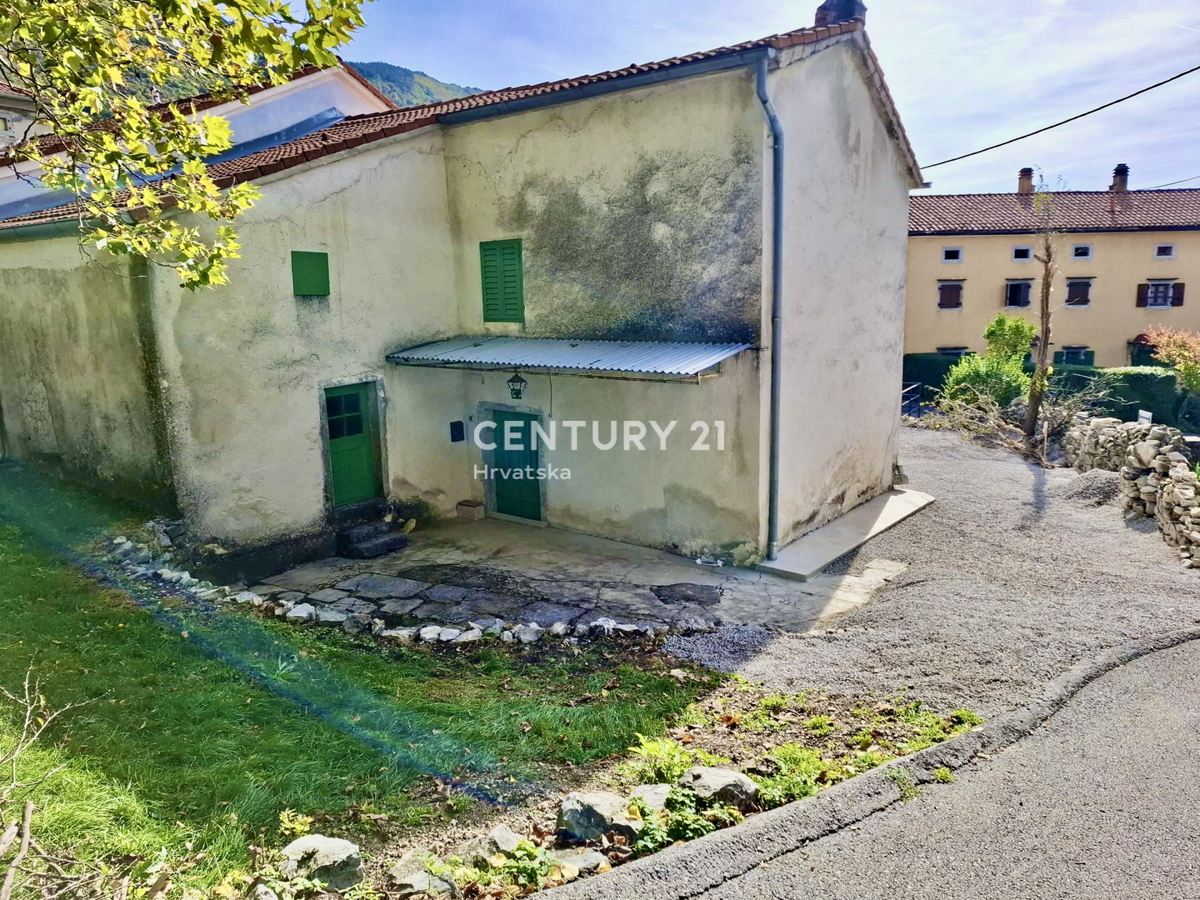 ĆIĆARIJA, BREST, ZANESLJIVA KAMNITA HIŠA OBKROŽENA Z NEDOTAKNJENO PRIRODO