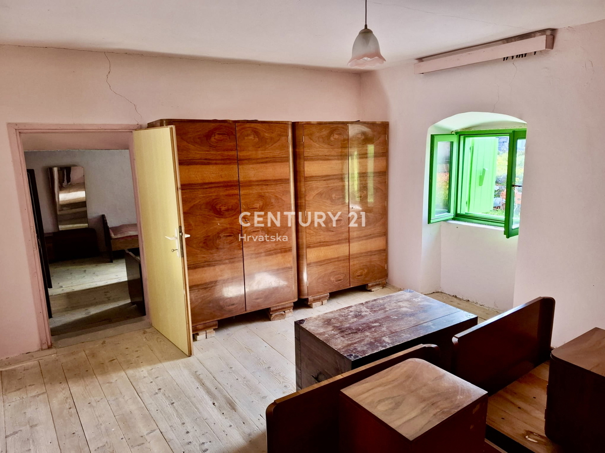 ĆIĆARIJA, BREST, ZANESLJIVA KAMNITA HIŠA OBKROŽENA Z NEDOTAKNJENO PRIRODO