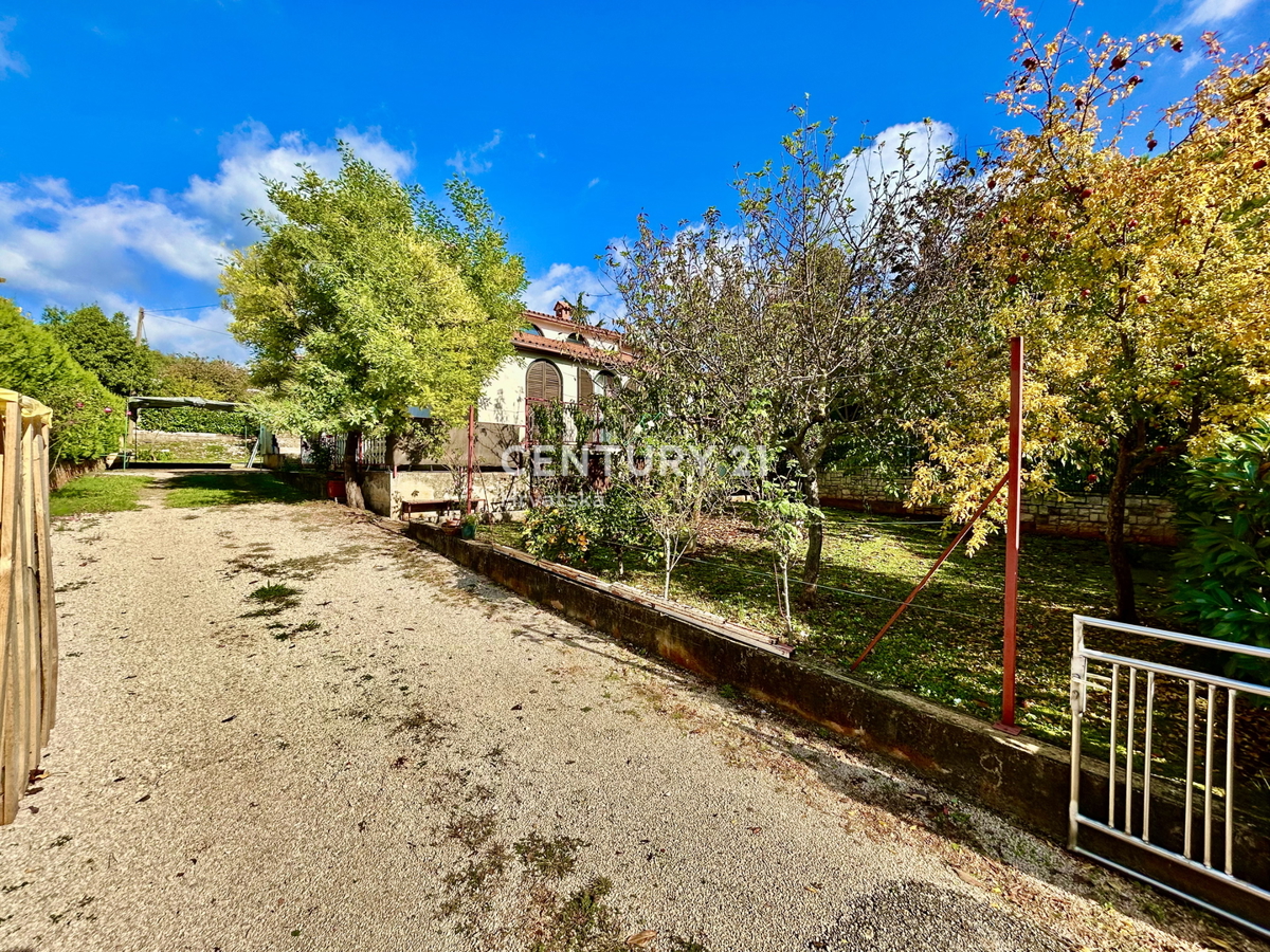 UMAG, OKOLICA, DRUŽINSKA HIŠA S PESTRIM POTENCIALOM