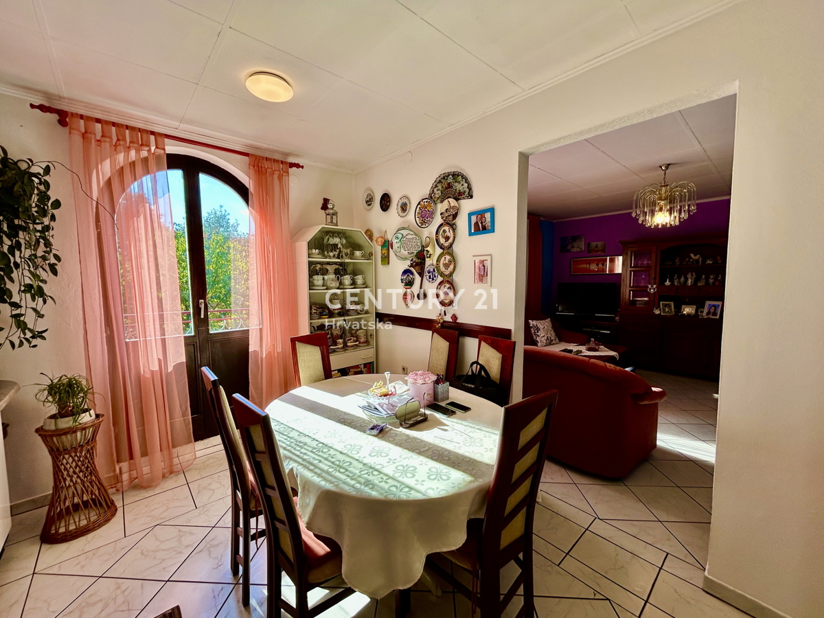 UMAG, OKOLICA, DRUŽINSKA HIŠA S PESTRIM POTENCIALOM