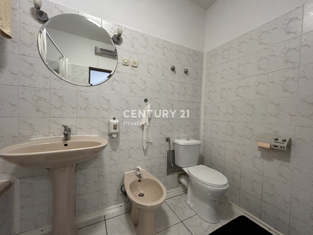 UMAG, OKOLICA, DRUŽINSKA HIŠA S PESTRIM POTENCIALOM