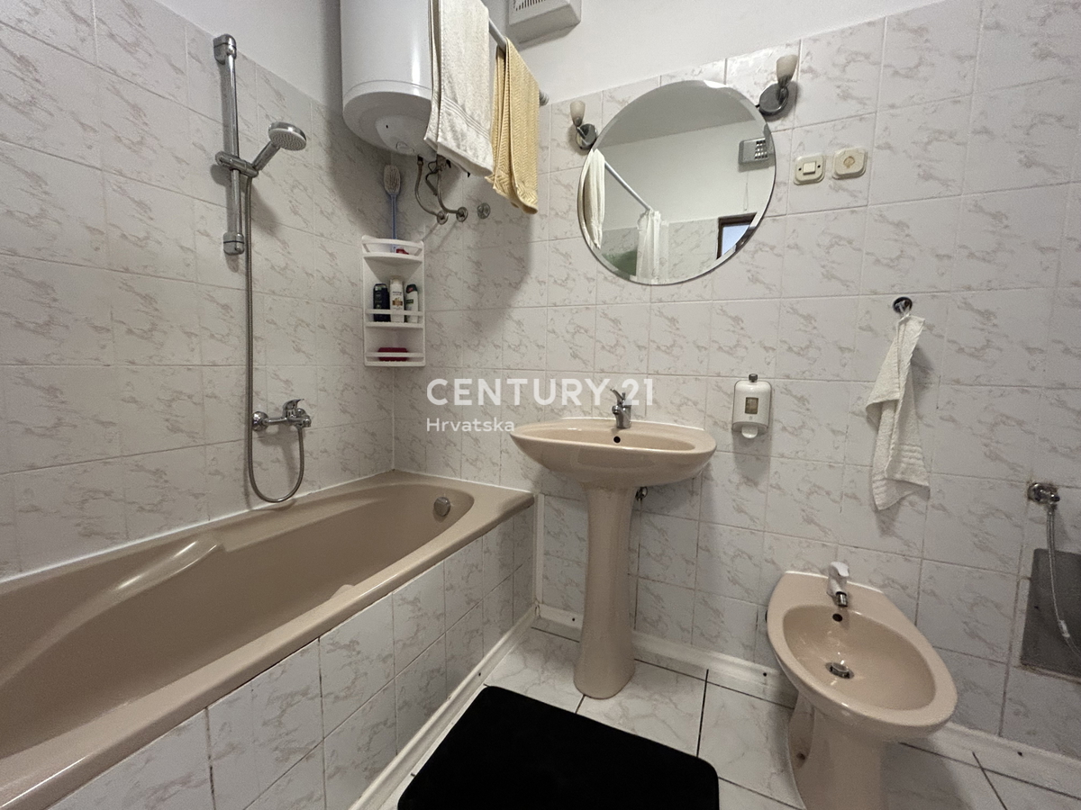 UMAG, OKOLICA, DRUŽINSKA HIŠA S PESTRIM POTENCIALOM