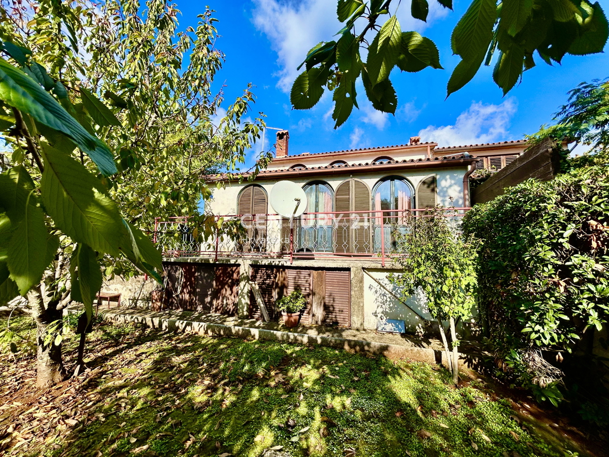 UMAG, OKOLICA, DRUŽINSKA HIŠA S PESTRIM POTENCIALOM