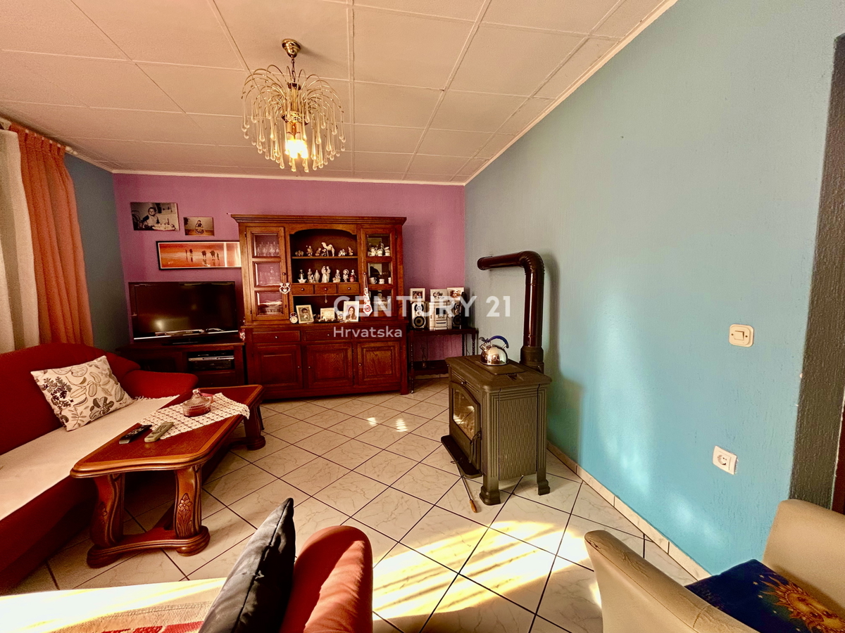 UMAG, OKOLICA, DRUŽINSKA HIŠA S PESTRIM POTENCIALOM