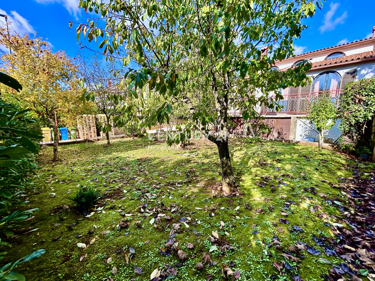 UMAG, OKOLICA, DRUŽINSKA HIŠA S PESTRIM POTENCIALOM