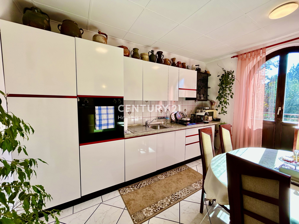 UMAG, OKOLICA, DRUŽINSKA HIŠA S PESTRIM POTENCIALOM