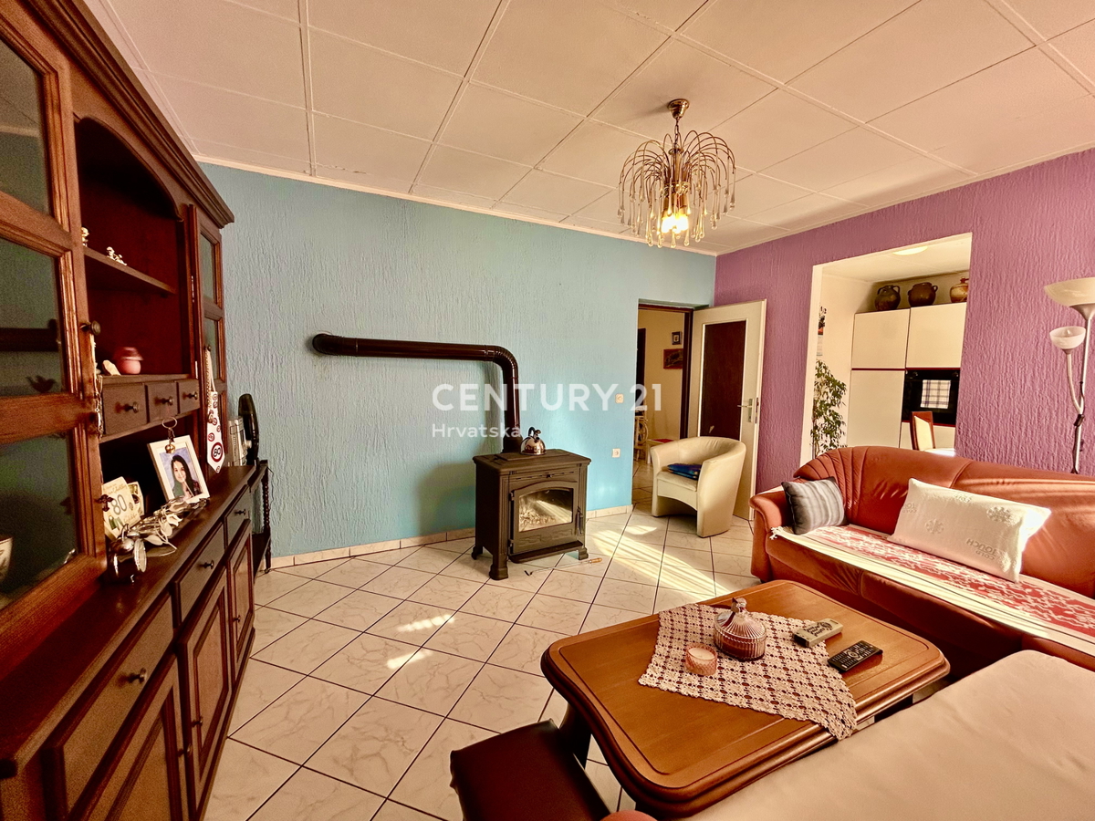 UMAG, OKOLICA, DRUŽINSKA HIŠA S PESTRIM POTENCIALOM