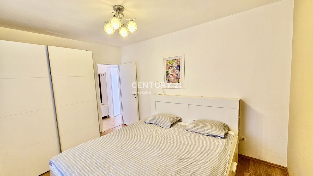 NOVIGRAD, OKOLICA, DVOSOBNO STANOVANJE LE 4 KM OD NOVIGRADA