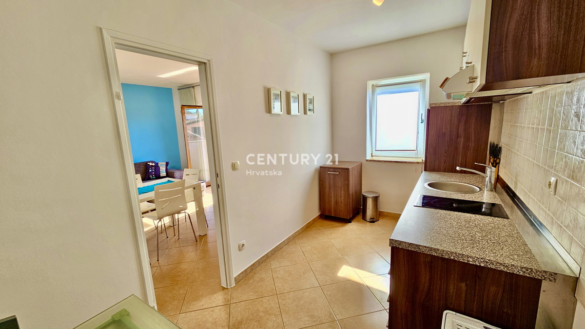 NOVIGRAD, OKOLICA, DVOSOBNO STANOVANJE LE 4 KM OD NOVIGRADA