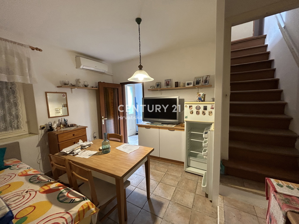 Dajla, okolica, hiša v prvem vrsti ob morju in plaži