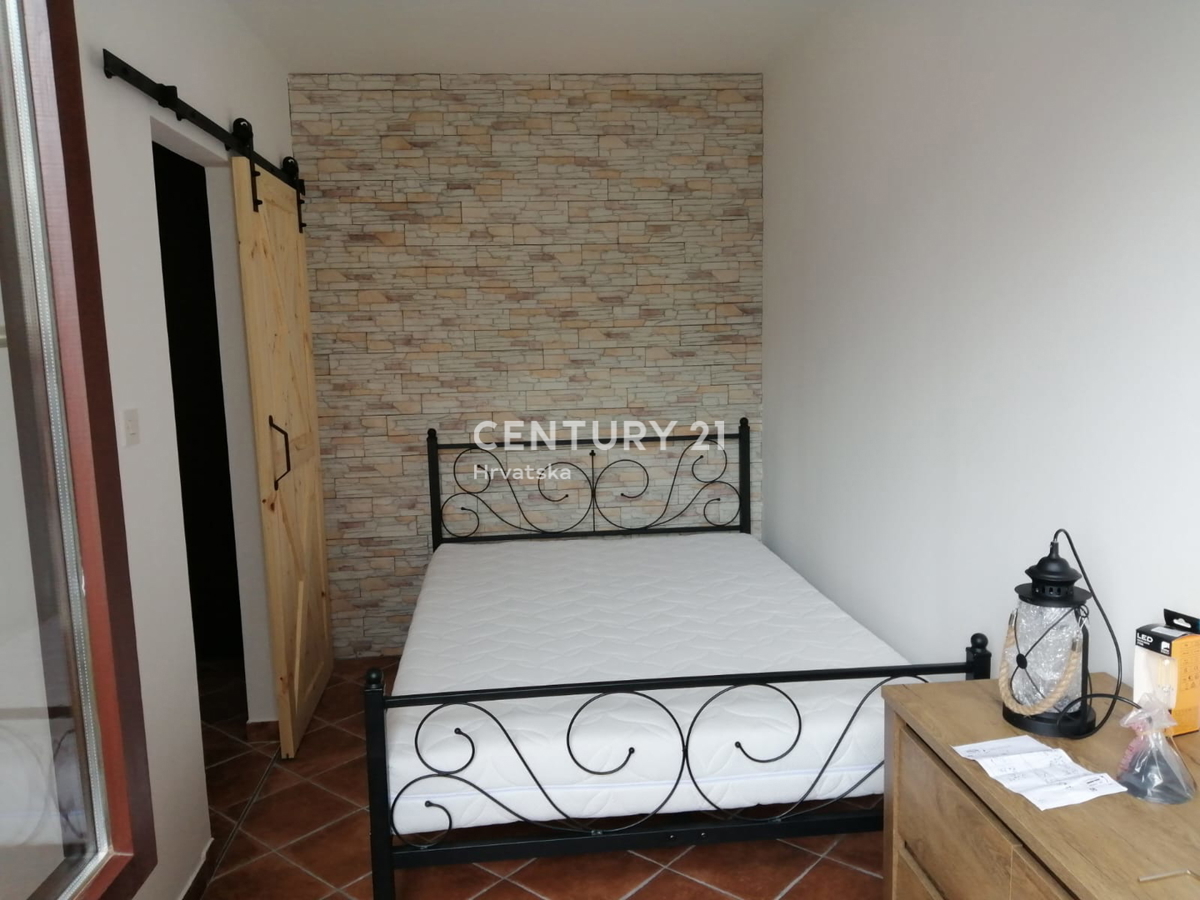 BARBARIGA, PRODAJA STANOVANJA V PRIZEMLJU S TERASO, 500 M OD MORJA