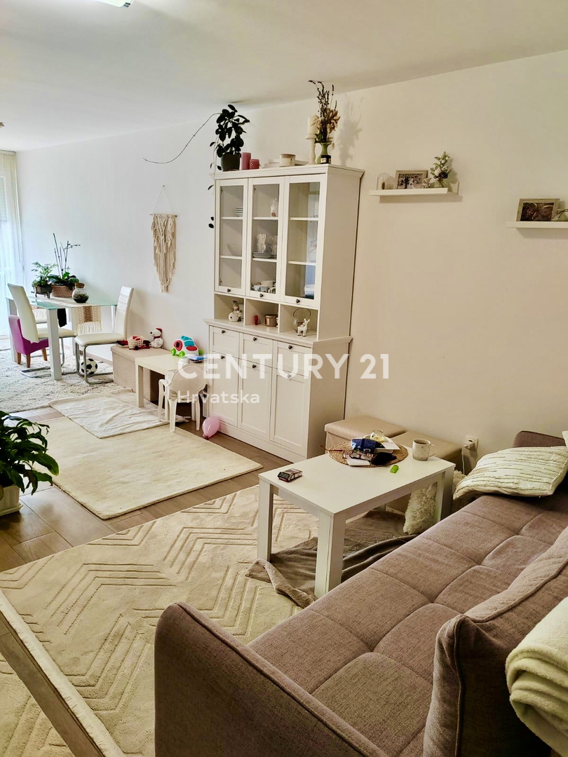 POREČ, ČERVAR PORAT, RENOVIRANO STANOVANJE NA ODLIČNI LOKACIJI