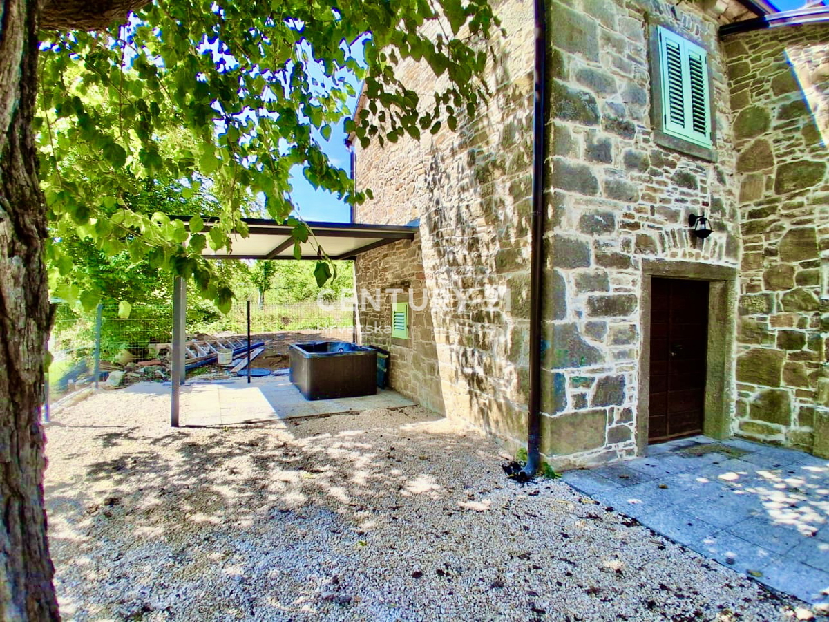 SOVINJAK, OKOLICA, ZNIŽANO - PRILOŽNOST, HITRA PRODAJA, POPOLNOMA PRENOVLJENA SAMOSTOJNA KAMNITA HIŠA