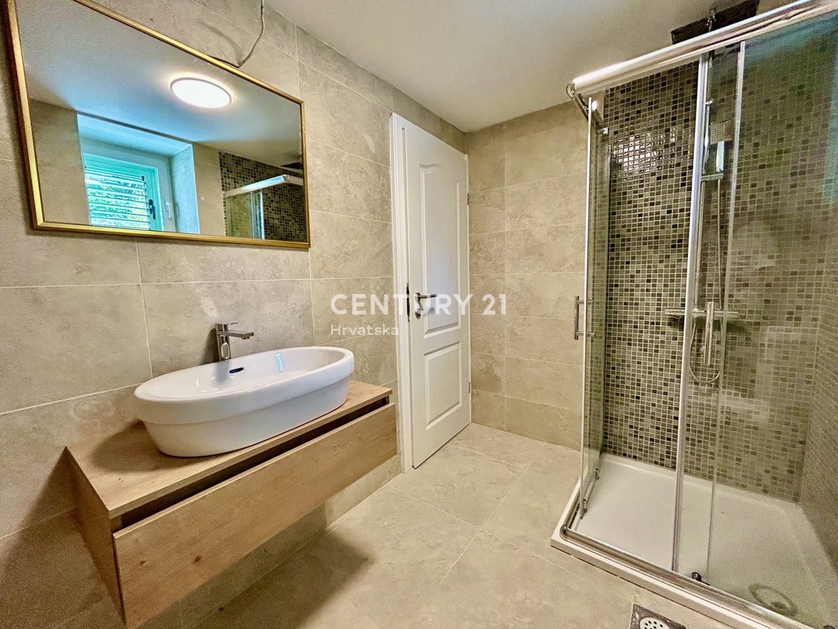 SOVINJAK, OKOLICA, ZNIŽANO - PRILOŽNOST, HITRA PRODAJA, POPOLNOMA PRENOVLJENA SAMOSTOJNA KAMNITA HIŠA