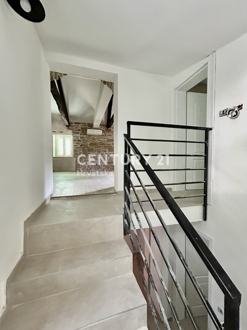 SOVINJAK, OKOLICA, ZNIŽANO - PRILOŽNOST, HITRA PRODAJA, POPOLNOMA PRENOVLJENA SAMOSTOJNA KAMNITA HIŠA