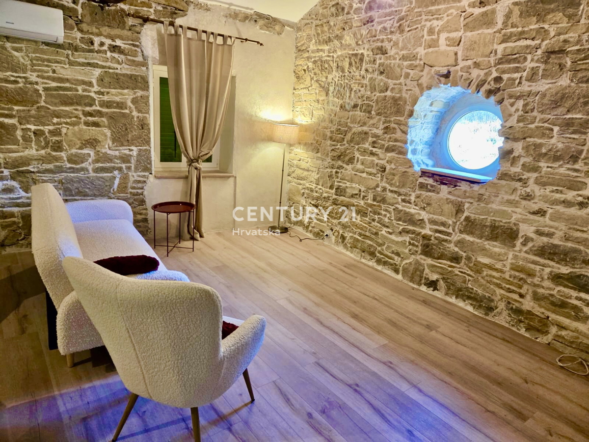 SOVINJAK, OKOLICA, ZNIŽANO - PRILOŽNOST, HITRA PRODAJA, POPOLNOMA PRENOVLJENA SAMOSTOJNA KAMNITA HIŠA