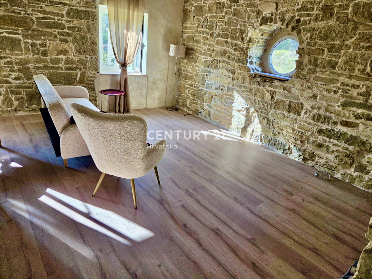 SOVINJAK, OKOLICA, ZNIŽANO - PRILOŽNOST, HITRA PRODAJA, POPOLNOMA PRENOVLJENA SAMOSTOJNA KAMNITA HIŠA