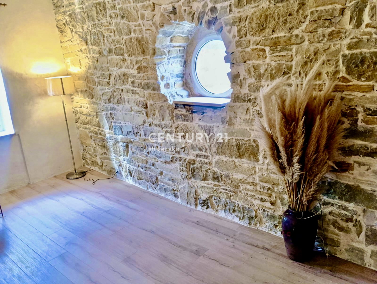 SOVINJAK, OKOLICA, ZNIŽANO - PRILOŽNOST, HITRA PRODAJA, POPOLNOMA PRENOVLJENA SAMOSTOJNA KAMNITA HIŠA