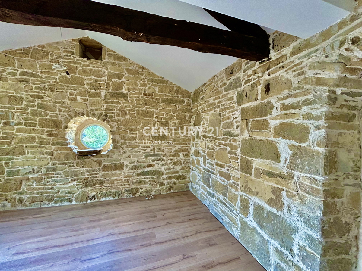SOVINJAK, OKOLICA, ZNIŽANO - PRILOŽNOST, HITRA PRODAJA, POPOLNOMA PRENOVLJENA SAMOSTOJNA KAMNITA HIŠA