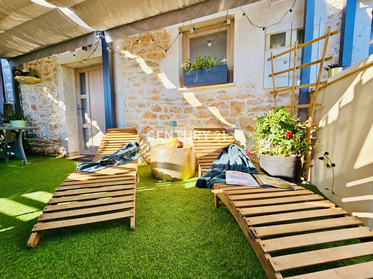 POREČ, VIŠNJAN, RENOVIRANA KAMENA HIŠA IN DVA STUDIO APARTMAJA