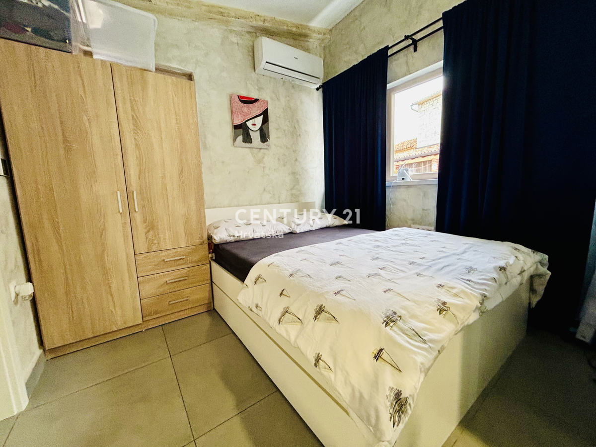 POREČ, VIŠNJAN, RENOVIRANA KAMENA HIŠA IN DVA STUDIO APARTMAJA