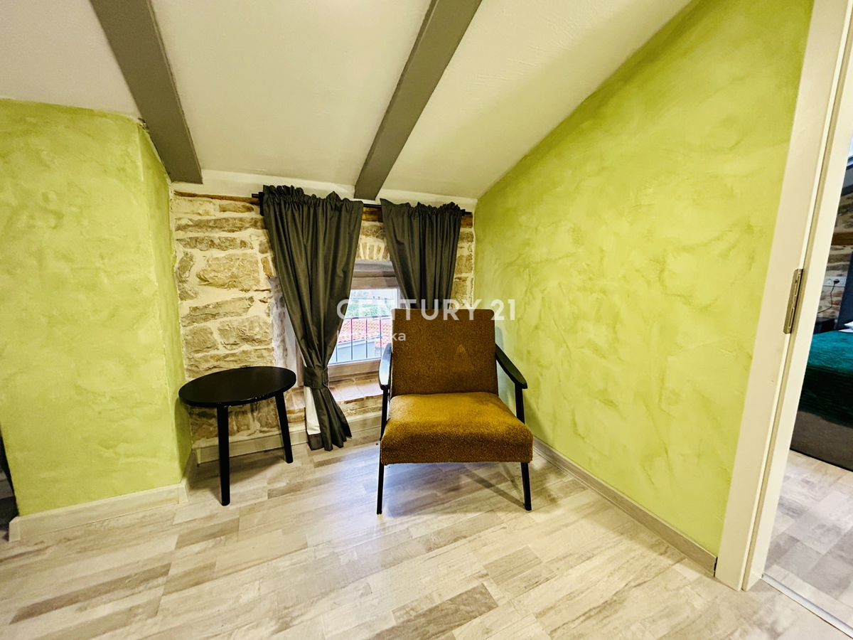 POREČ, VIŠNJAN, RENOVIRANA KAMENA HIŠA IN DVA STUDIO APARTMAJA