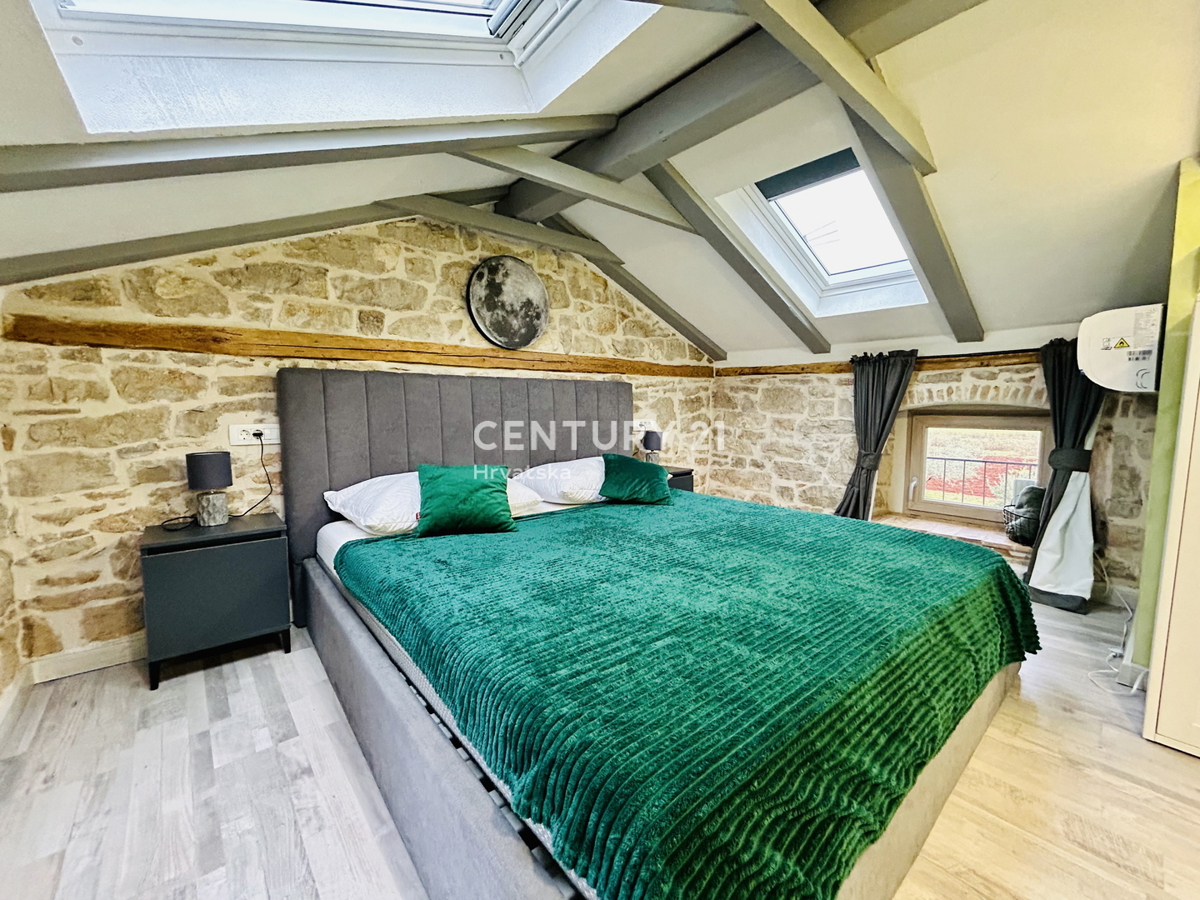 POREČ, VIŠNJAN, RENOVIRANA KAMENA HIŠA IN DVA STUDIO APARTMAJA