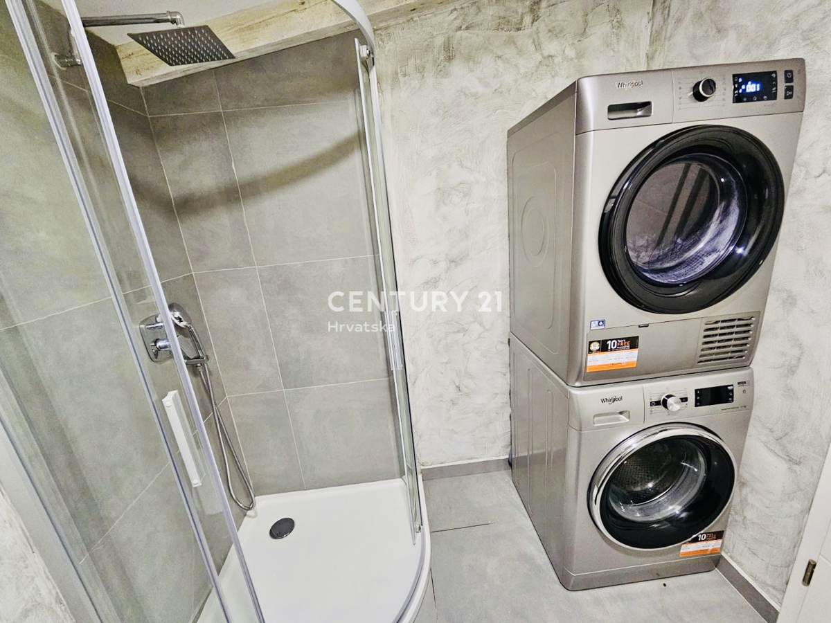 POREČ, VIŠNJAN, RENOVIRANA KAMENA HIŠA IN DVA STUDIO APARTMAJA