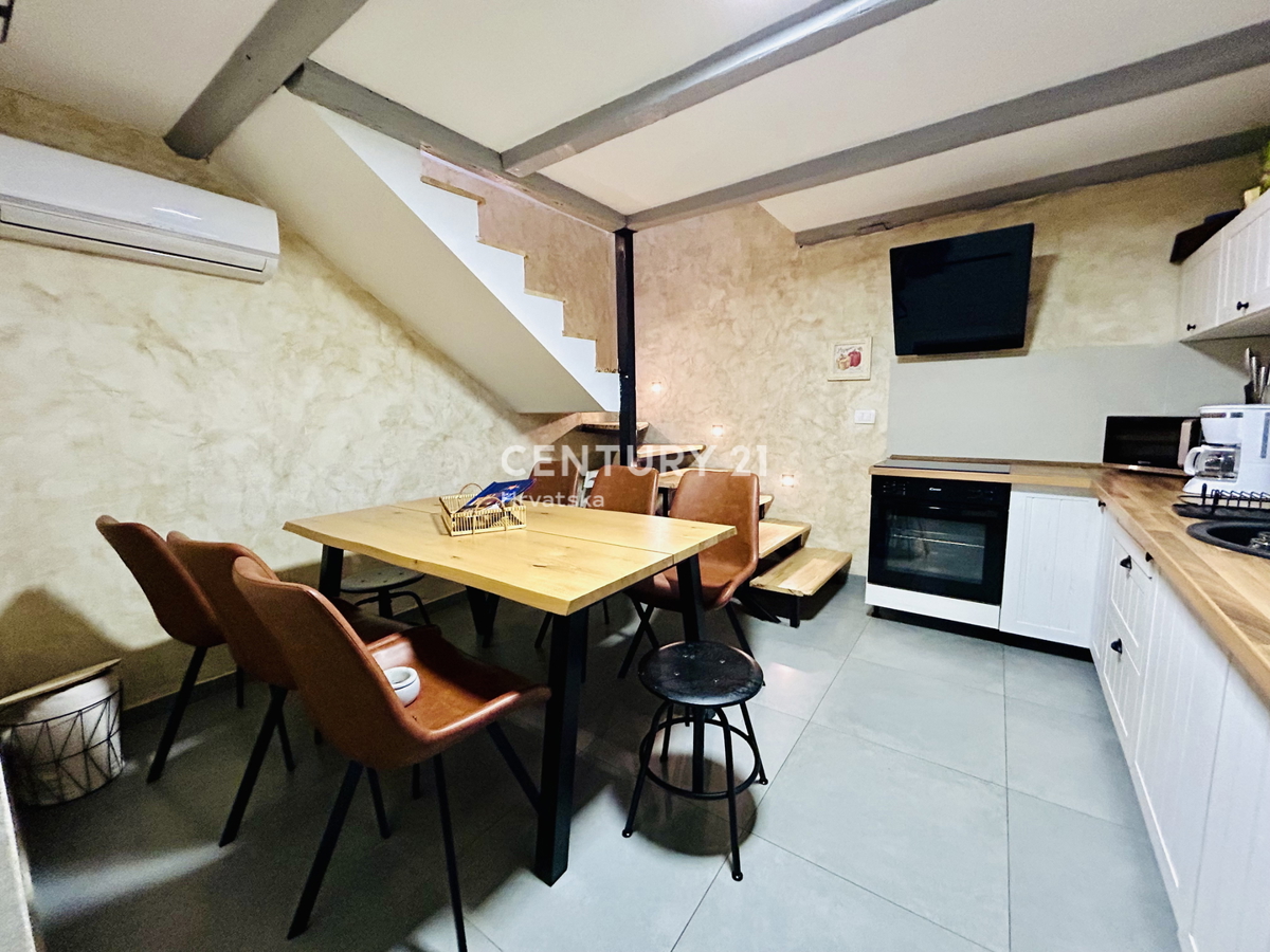 POREČ, VIŠNJAN, RENOVIRANA KAMENA HIŠA IN DVA STUDIO APARTMAJA