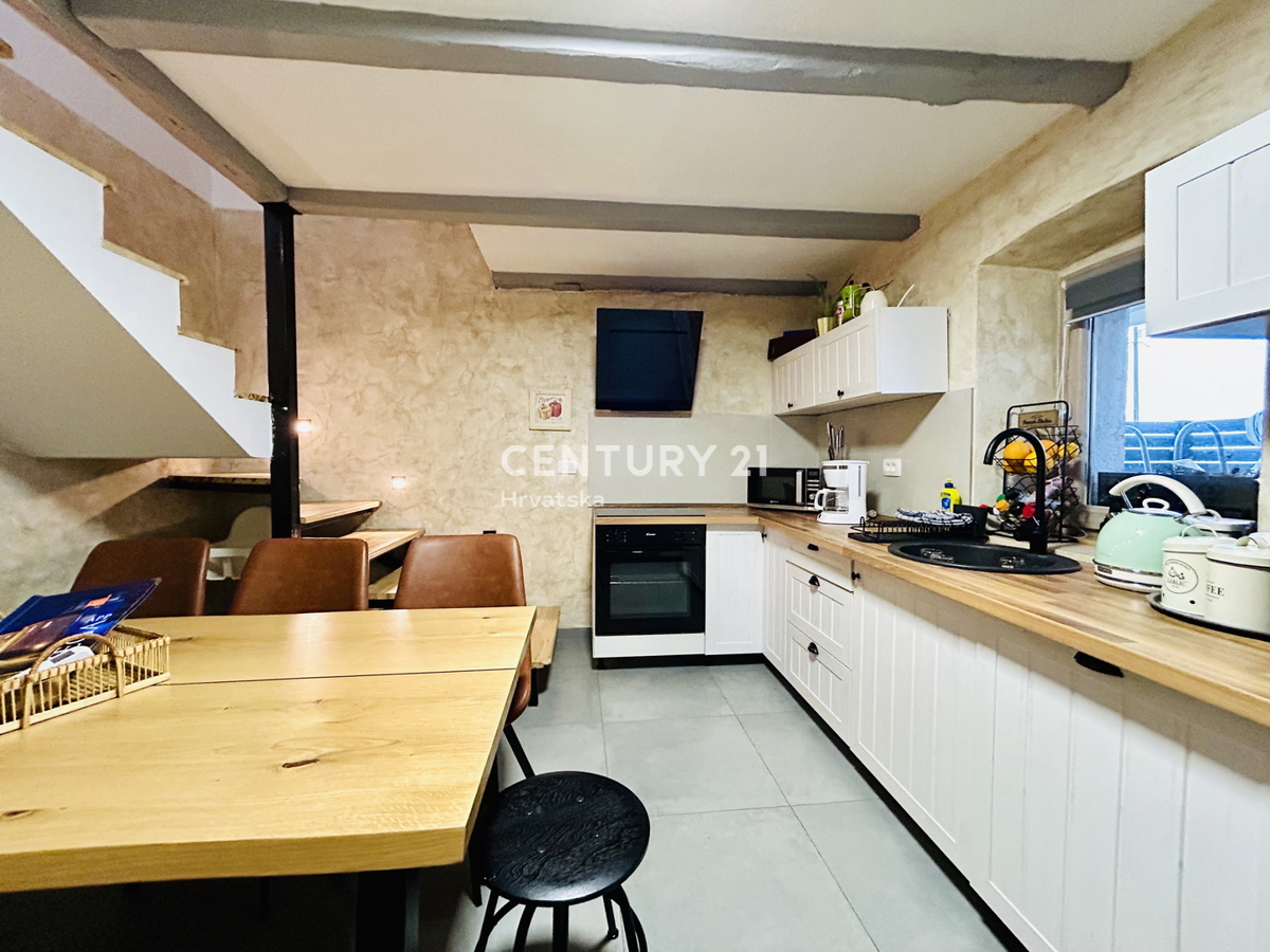 POREČ, VIŠNJAN, RENOVIRANA KAMENA HIŠA IN DVA STUDIO APARTMAJA