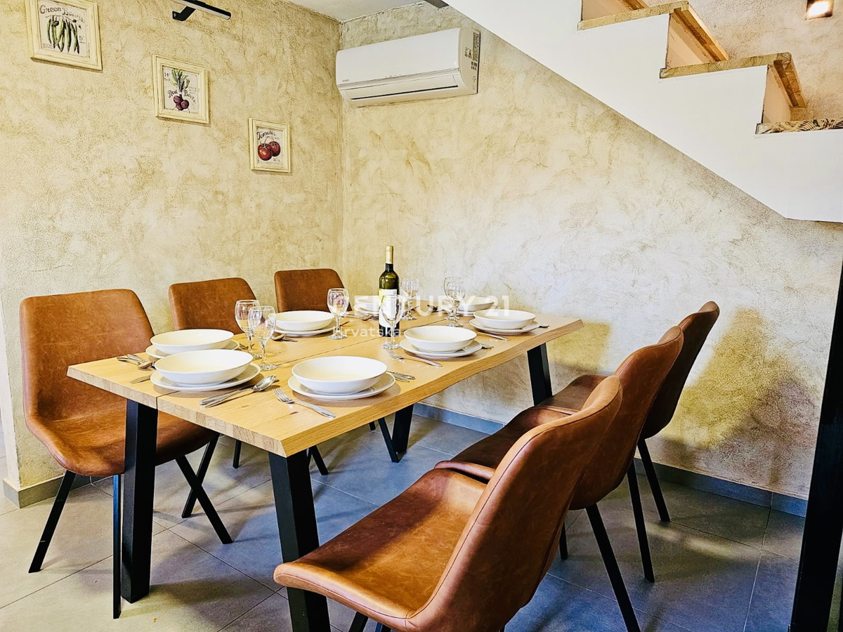 POREČ, VIŠNJAN, RENOVIRANA KAMENA HIŠA IN DVA STUDIO APARTMAJA