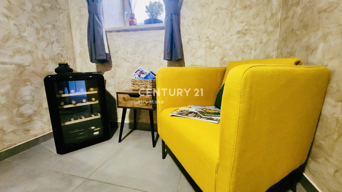 POREČ, VIŠNJAN, RENOVIRANA KAMENA HIŠA IN DVA STUDIO APARTMAJA